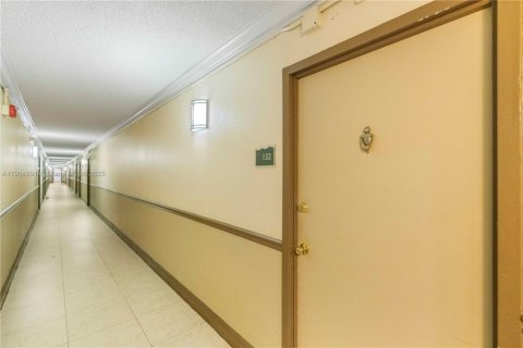 Снять в аренду кондоминиум в Норт-Майами, Флорида 1 спальня, 66.33м2, № 1956614 - фото 3