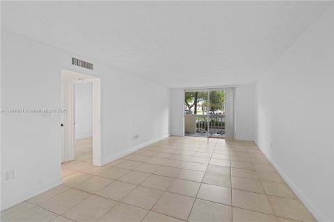Снять в аренду кондоминиум в Норт-Майами, Флорида 1 спальня, 66.33м2, № 1956614 - фото 12