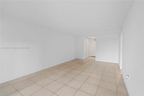 Снять в аренду кондоминиум в Норт-Майами, Флорида 1 спальня, 66.33м2, № 1956614 - фото 18