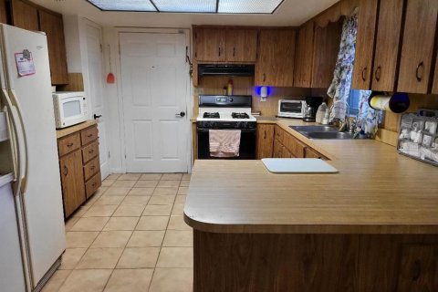 House in Auburndale, Florida 2 bedrooms, 106.28 sq.m. № 1008203 - photo 4