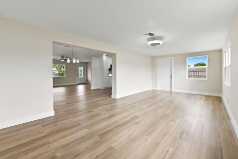 Villa ou maison à vendre à West Palm Beach, Floride: 3 chambres, 187.01 m2 № 2433031 - photo 12