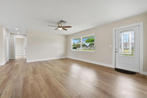Villa ou maison à vendre à West Palm Beach, Floride: 3 chambres, 187.01 m2 № 2433031 - photo 6