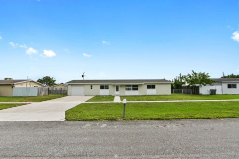 Villa ou maison à vendre à West Palm Beach, Floride: 3 chambres, 187.01 m2 № 2433031 - photo 2