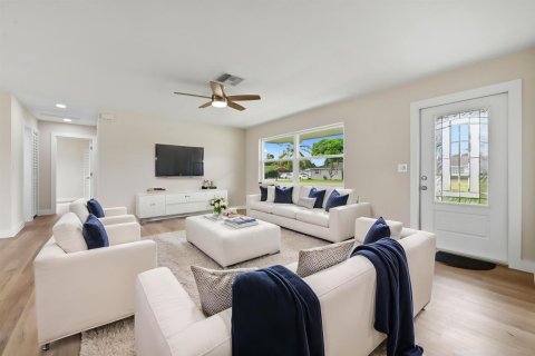 Villa ou maison à vendre à West Palm Beach, Floride: 3 chambres, 187.01 m2 № 2433031 - photo 5