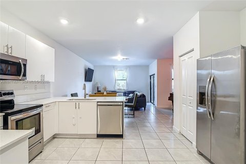 Купить таунхаус в Хомстед, Флорида 3 спальни, 159.98м2, № 2080410 - фото 2