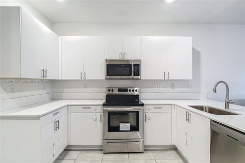 Купить таунхаус в Хомстед, Флорида 3 спальни, 159.98м2, № 2080410 - фото 4