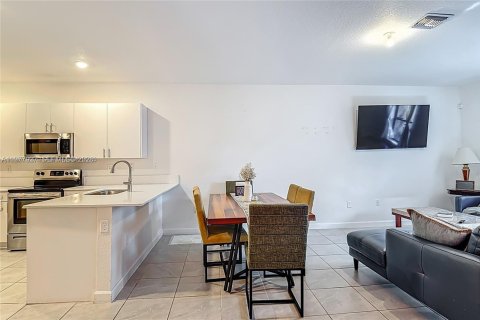 Купить таунхаус в Хомстед, Флорида 3 спальни, 159.98м2, № 2080410 - фото 3