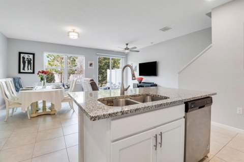 Townhouse in Stuart, Florida 3 bedrooms, 137.03 sq.m. № 2245517 - photo 4
