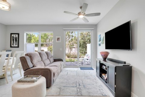 Townhouse in Stuart, Florida 3 bedrooms, 137.03 sq.m. № 2245517 - photo 6