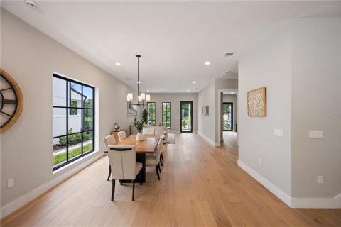 House in Orlando, Florida 5 bedrooms, 337.42 sq.m. № 1808284 - photo 13