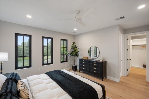 House in Orlando, Florida 5 bedrooms, 337.42 sq.m. № 1808284 - photo 15
