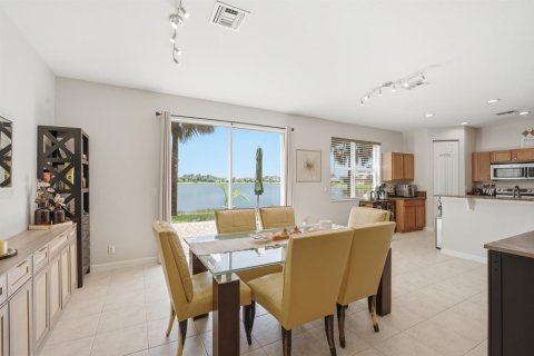 Villa ou maison à vendre à Port St. Lucie, Floride: 3 chambres, 219.81 m2 № 2342998 - photo 3