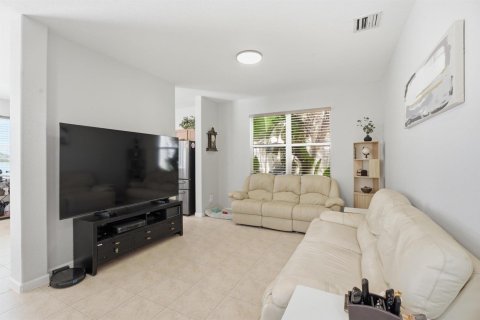 Villa ou maison à vendre à Port St. Lucie, Floride: 3 chambres, 219.81 m2 № 2342998 - photo 13
