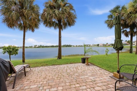 Villa ou maison à vendre à Port St. Lucie, Floride: 3 chambres, 219.81 m2 № 2342998 - photo 5