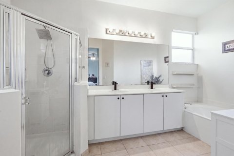 Villa ou maison à vendre à Port St. Lucie, Floride: 3 chambres, 219.81 m2 № 2342998 - photo 19
