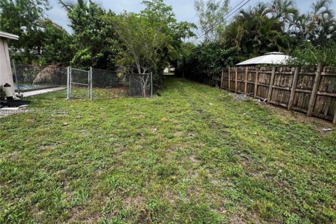 Casa en venta en North Miami, Florida, 2 dormitorios, 72.19 m2 № 1817692 - foto 3