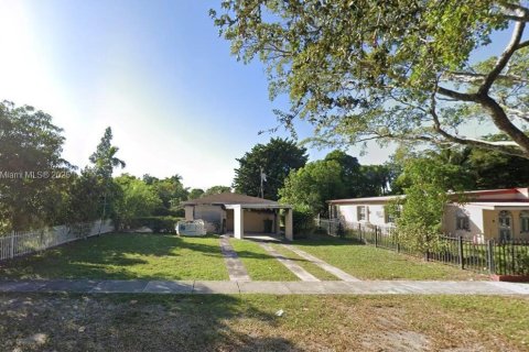 Casa en venta en North Miami, Florida, 2 dormitorios, 72.19 m2 № 1817692 - foto 1