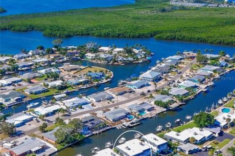 Townhouse in Bradenton, Florida 2 bedrooms, 160.54 sq.m. № 2096429