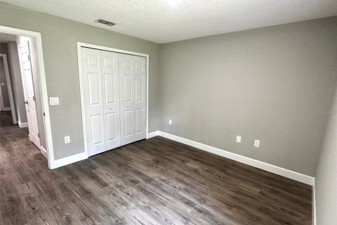House in Deltona, Florida 4 bedrooms, 215.9 sq.m. № 1847286 - photo 18