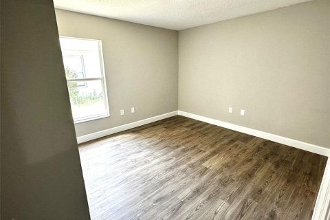 House in Deltona, Florida 4 bedrooms, 215.9 sq.m. № 1847286 - photo 11