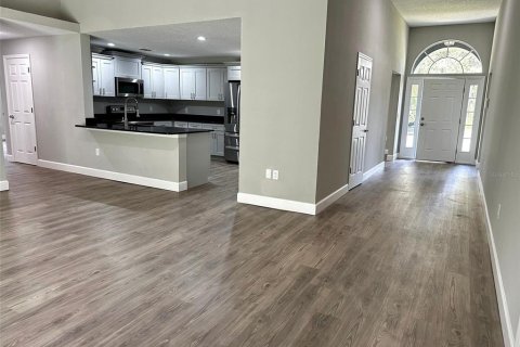 House in Deltona, Florida 4 bedrooms, 215.9 sq.m. № 1847286 - photo 4