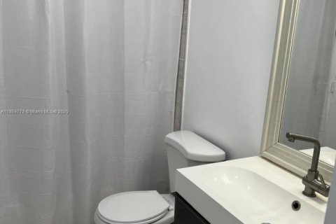 Condominio en alquiler en Lauderhill, Florida, 1 dormitorio, 67.73 m2 № 1895367 - foto 15