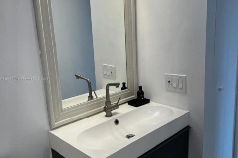 Condominio en alquiler en Lauderhill, Florida, 1 dormitorio, 67.73 m2 № 1895367 - foto 14