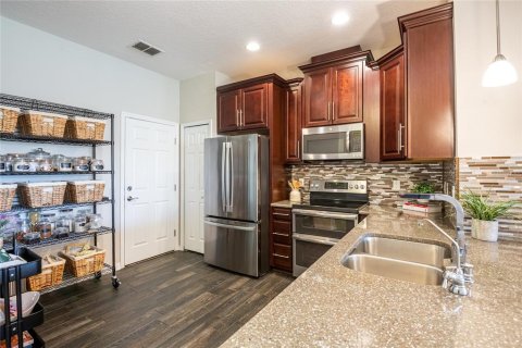 Touwnhouse à louer à Tampa, Floride: 2 chambres, 151.62 m2 № 2385691 - photo 13