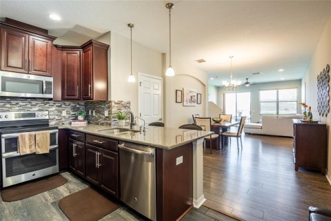 Touwnhouse à louer à Tampa, Floride: 2 chambres, 151.62 m2 № 2385691 - photo 5