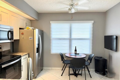 Copropriété à louer à Pembroke Pines, Floride: 1 chambre, 95.97 m2 № 2362096 - photo 11