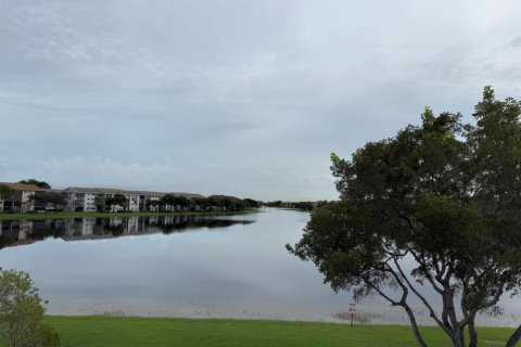 Copropriété à louer à Pembroke Pines, Floride: 1 chambre, 95.97 m2 № 2362096 - photo 2