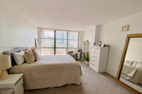 Condominio en venta en Hallandale Beach, Florida, 1 dormitorio, 85.01 m2 № 1975379 - foto 13