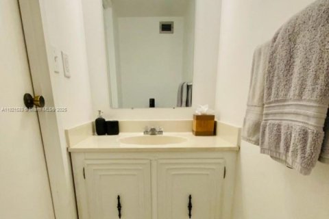 Condominio en venta en Hallandale Beach, Florida, 1 dormitorio, 85.01 m2 № 1975379 - foto 21
