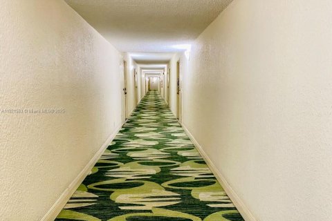 Condominio en venta en Hallandale Beach, Florida, 1 dormitorio, 85.01 m2 № 1975379 - foto 24
