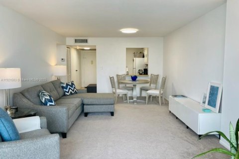 Condominio en venta en Hallandale Beach, Florida, 1 dormitorio, 85.01 m2 № 1975379 - foto 9
