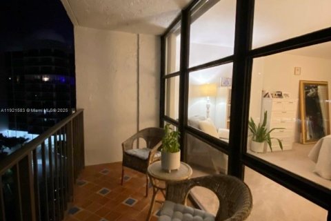 Condominio en venta en Hallandale Beach, Florida, 1 dormitorio, 85.01 m2 № 1975379 - foto 16