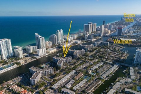 Condominio en venta en Hallandale Beach, Florida, 1 dormitorio, 85.01 m2 № 1975379 - foto 1