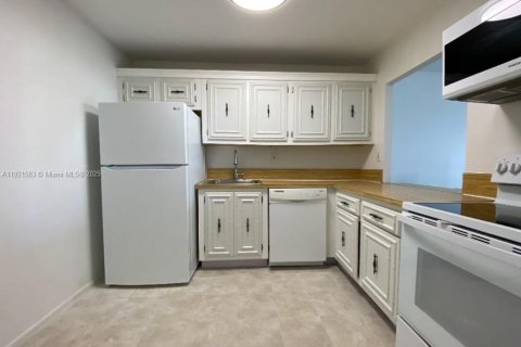 Condominio en venta en Hallandale Beach, Florida, 1 dormitorio, 85.01 m2 № 1975379 - foto 19