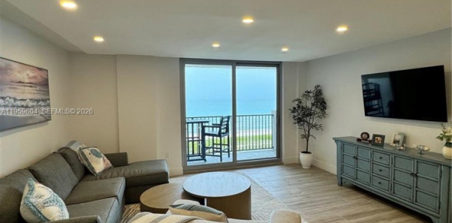 Condo in Surfside, Florida, 2 bedrooms  № 2020247