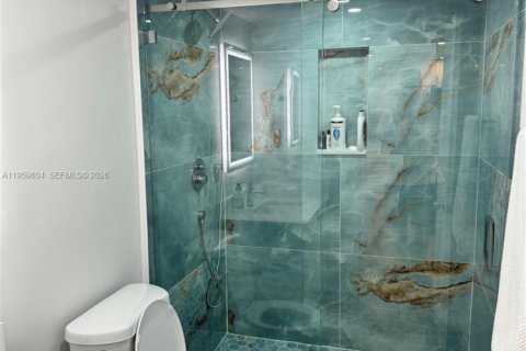 Condo in Surfside, Florida, 2 bedrooms  № 2020247 - photo 10