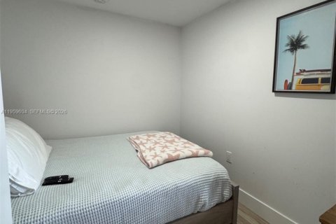 Condo in Surfside, Florida, 2 bedrooms  № 2020247 - photo 6