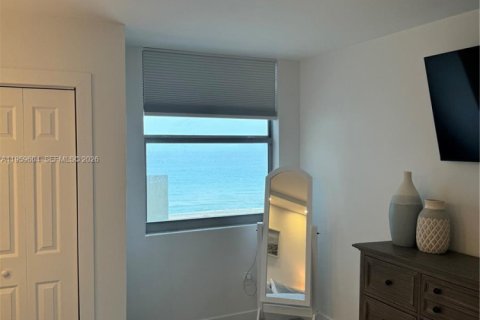 Condo in Surfside, Florida, 2 bedrooms  № 2020247 - photo 4