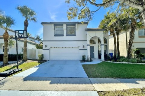 Villa ou maison à Pembroke Pines, Floride 4 chambres, 267.56 m2 № 2005202