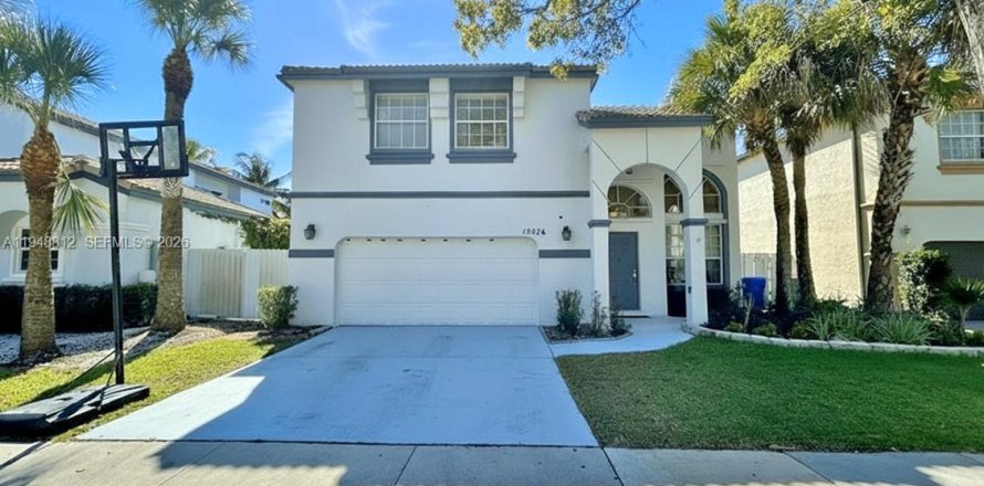 Villa ou maison à Pembroke Pines, Floride 4 chambres, 267.56 m2 № 2005202