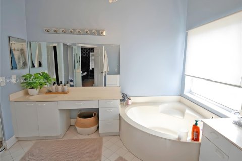 Villa ou maison à vendre à Pembroke Pines, Floride: 4 chambres, 267.56 m2 № 2005202 - photo 11