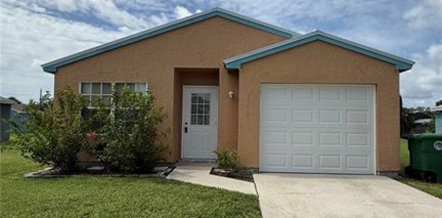 Villa ou maison à Port Charlotte, Floride 2 chambres, 84.73 m2 № 1901718