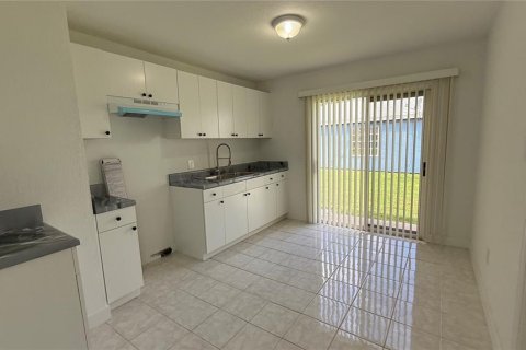 Villa ou maison à louer à Port Charlotte, Floride: 2 chambres, 84.73 m2 № 1901718 - photo 4