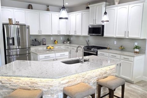 House in Tampa, Florida 4 bedrooms, 287.25 sq.m. № 1882890 - photo 8