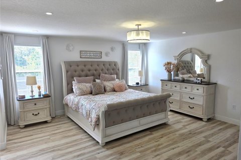 House in Tampa, Florida 4 bedrooms, 287.25 sq.m. № 1882890 - photo 29
