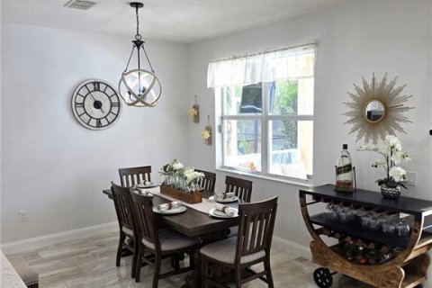 House in Tampa, Florida 4 bedrooms, 287.25 sq.m. № 1882890 - photo 14